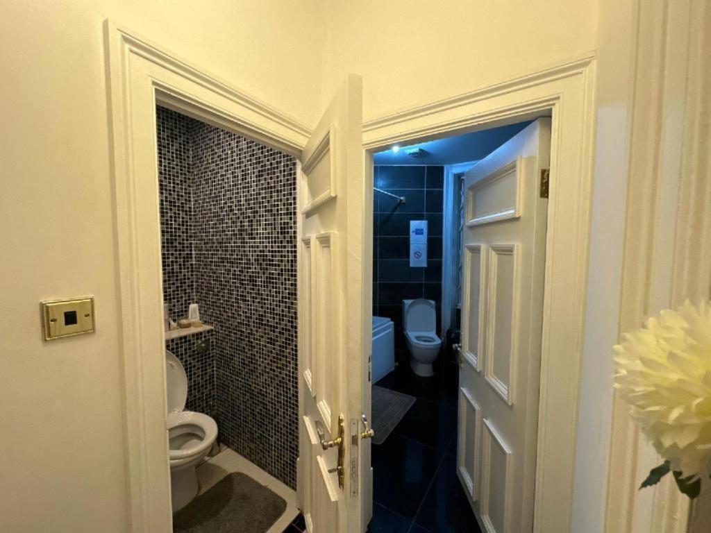Private Double In West Marylebone, 1 Step To Tube Station * London
