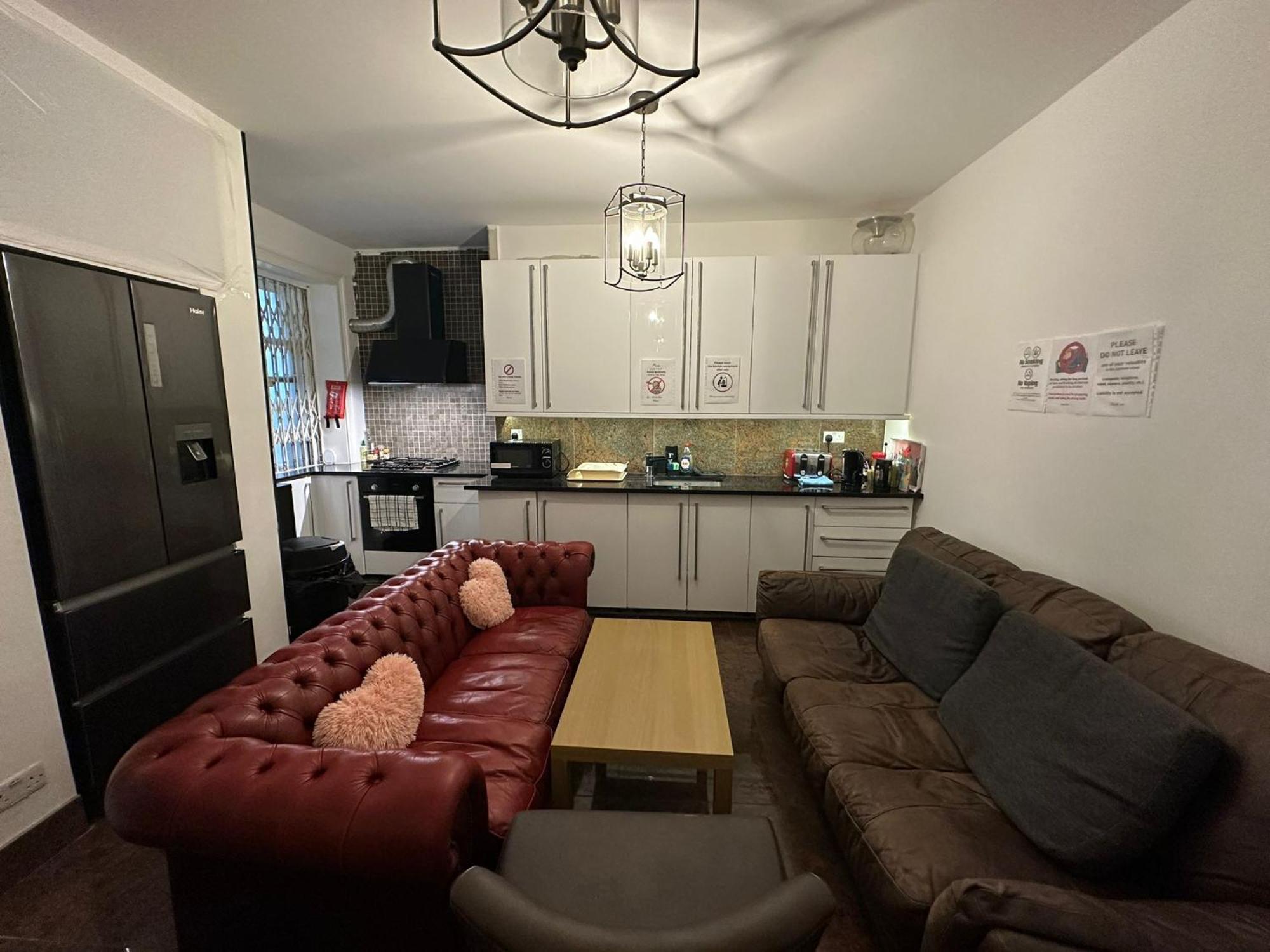 Homestay Private Double In West Marylebone, 1 Step To Tube Station London