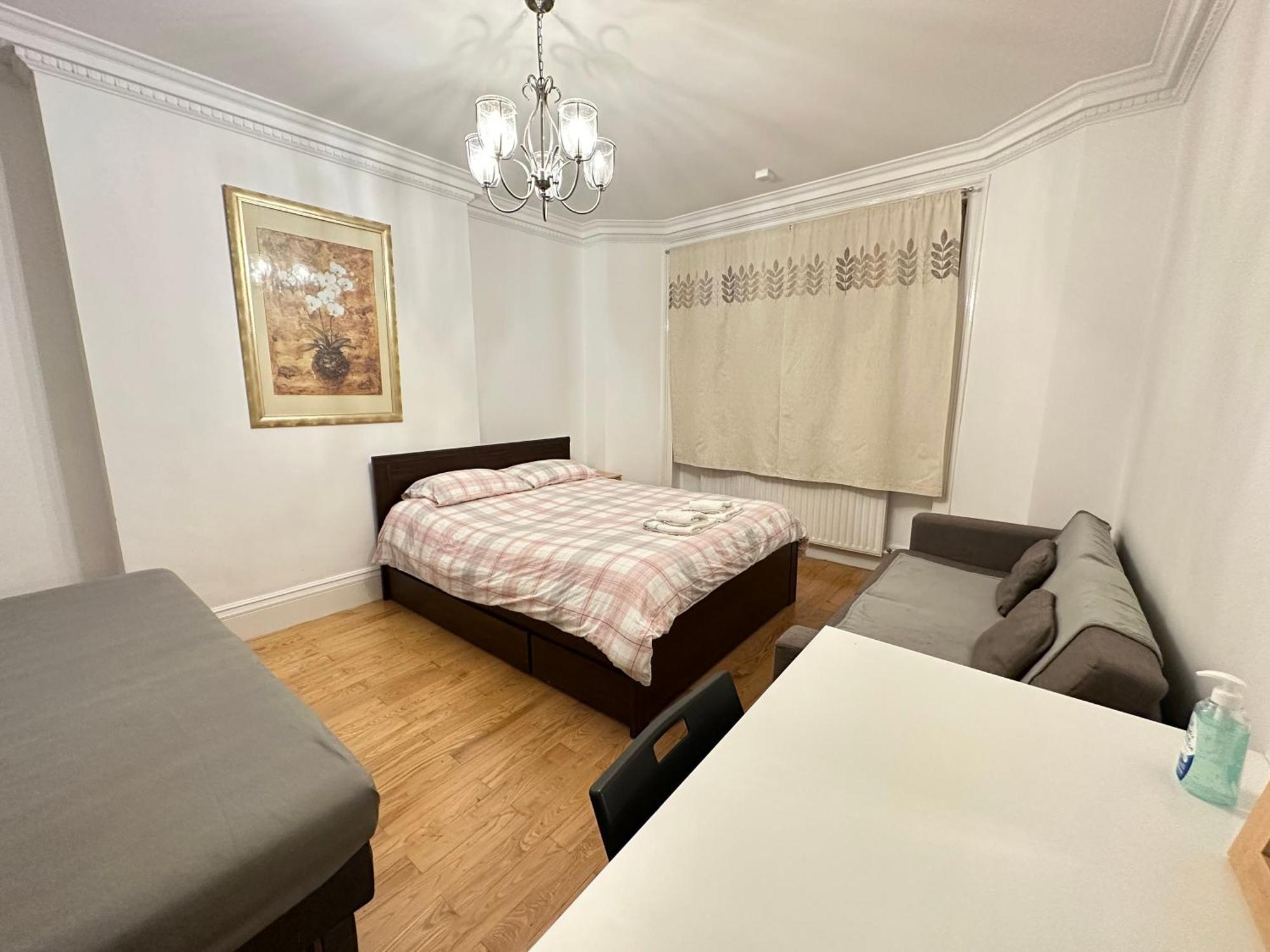Private Double In West Marylebone, 1 Step To Tube Station *