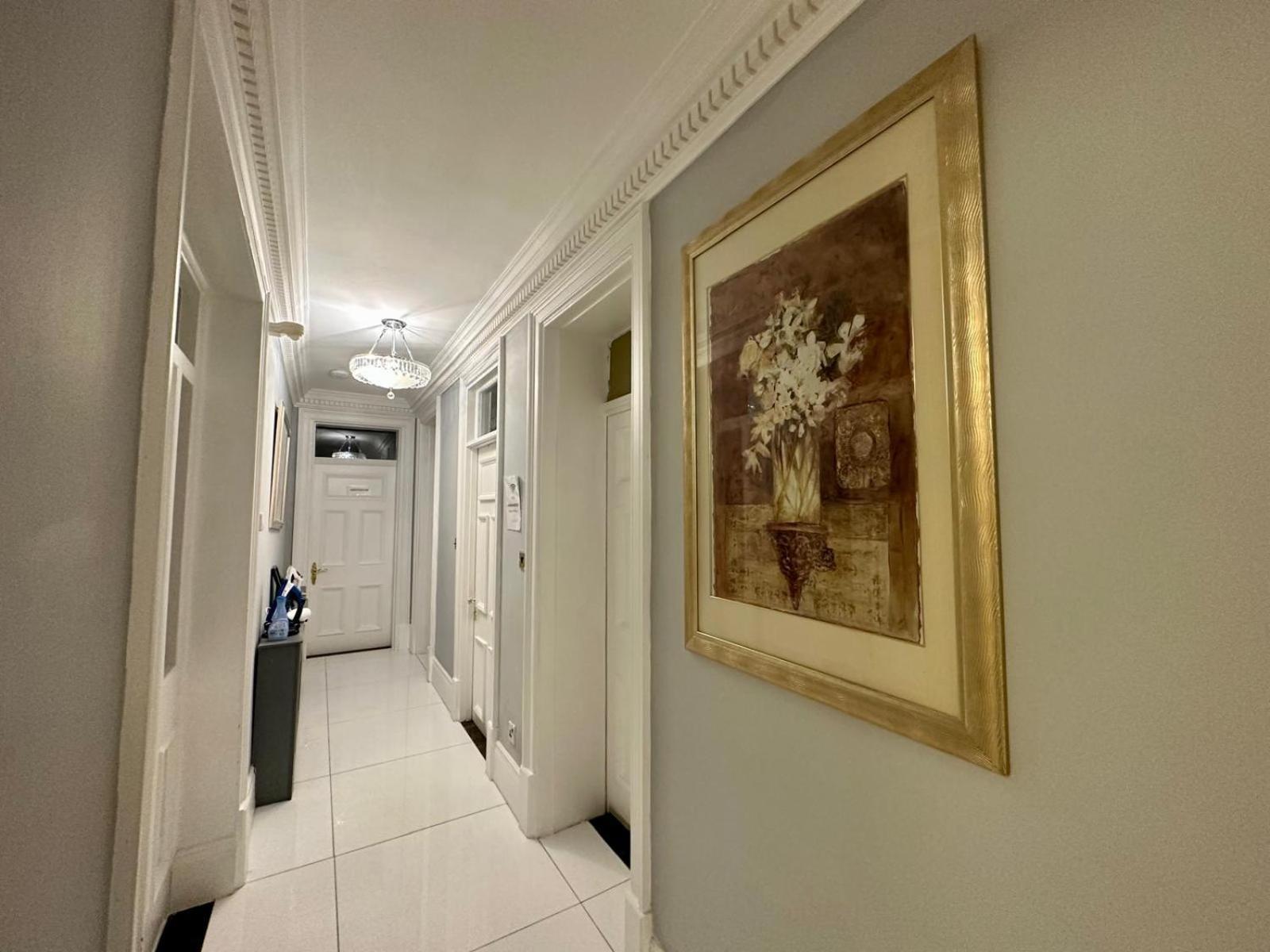 Homestay Private Double In West Marylebone, 1 Step To Tube Station London